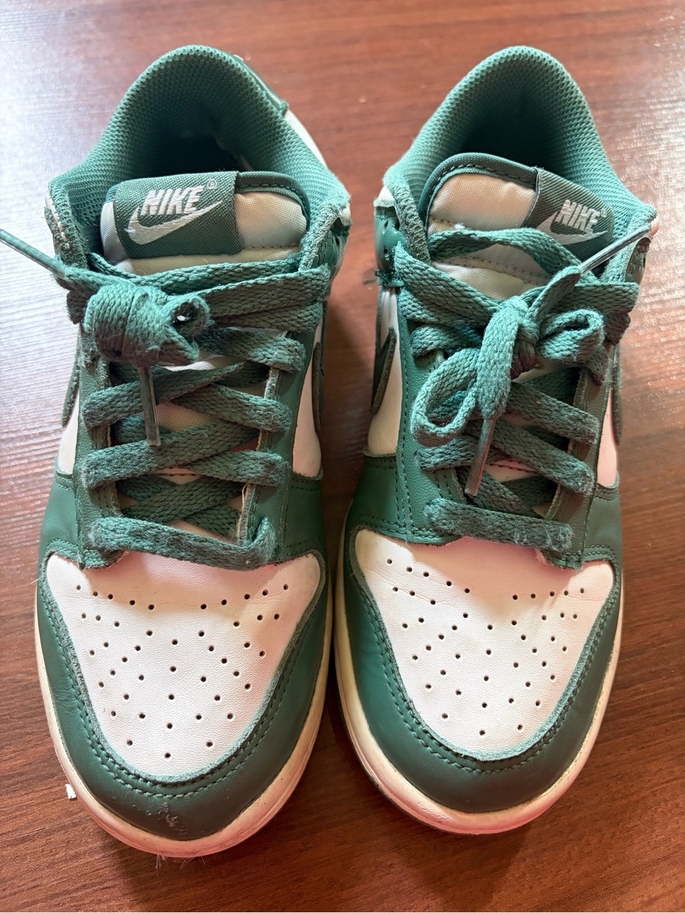 Nike Kids Low-Top Sneakers in Green and White